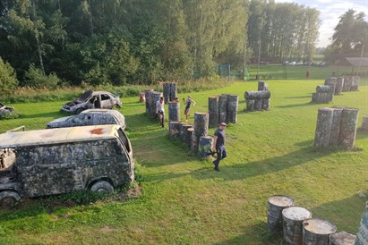 Lāzertaga izaicinājums "PIF PAF" aktīvās atpūtas parkā