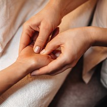 Relaksējoša muguras un roku masāža Jelgavā