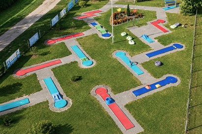 Minigolfa spēle Atpūtas parkā “Avoti” Valmierā