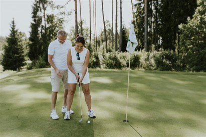 Brīvdienas divatā golfa klubā „Reinis“