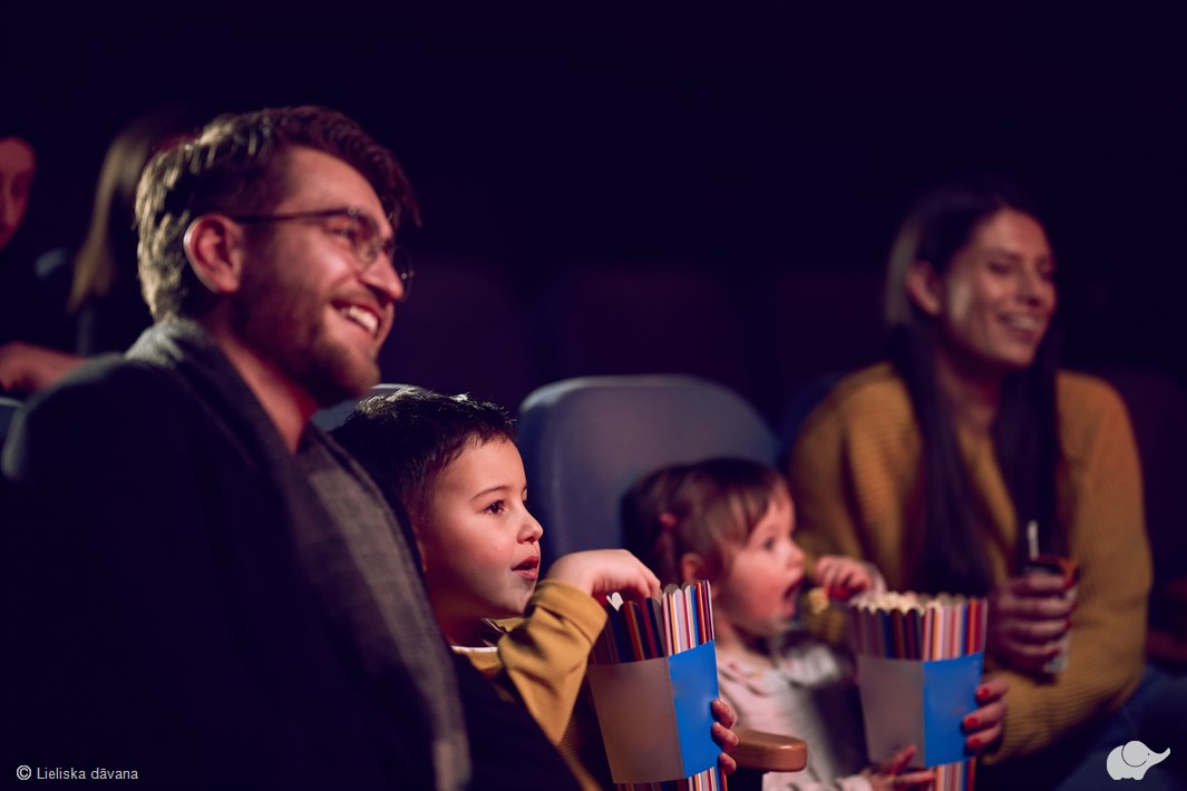 Apollo kino apmeklējums ģimenei 2+2