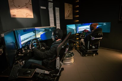 Brauciens ar klasisko vai "4DOF Motion Rig" autosimulatoru