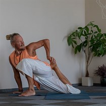 Privāta karstās jogas nodarbība “Labo sajūtu laboratorijā”