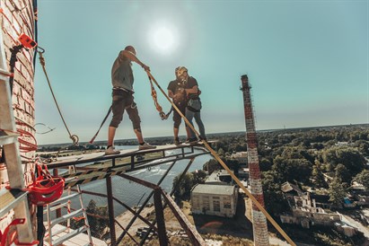 Privāts pasākums ar lēcienu no 47 m augstuma un atmiņu VIDEO 