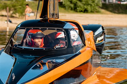 Ekstrēms brauciens ar F2 ūdens formulu kopā ar instruktoru