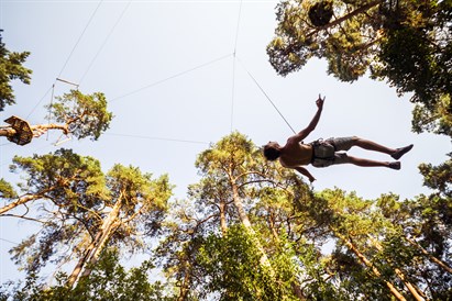 “Ziloņlidojums” Lietuvas piedzīvojumu parkā “UNO Park”