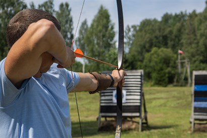 Šaušana ar dažādiem lokiem un arbaletu vai pneimatisko ieroci