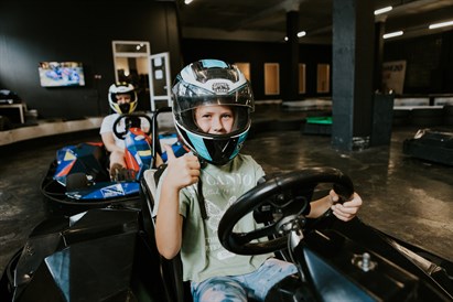 Adrenalīna brauciens ar elektrokartingiem kompānijai “GUNSnLASERS” izklaides parkā