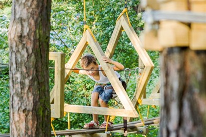 Izklaide piedzīvojumu parkā „UNO Park“ Kauņā