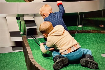 Minigolfs visai ģimenei “Swings Golf” Rīgā