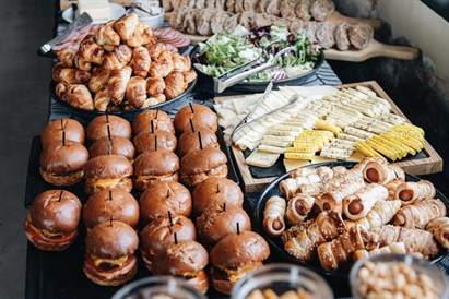 Svētdienas brančs alus darītavas restorānā “Brūzis Manufaktūra”