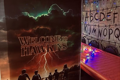 “Stranger Things” viktorīna un ballīšu istaba Rīgas centrā 