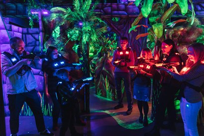 Lāzertaga spēle „O’Learys” – aktīva izklaide ar ģimeni vai draugiem