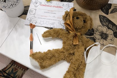 Rotaļu lācīša radīšanas darbnīca bērniem