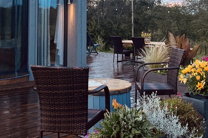 Brīvdienu māja ar kublu – ģimenes atpūta Smiltsērkšķu namiņā