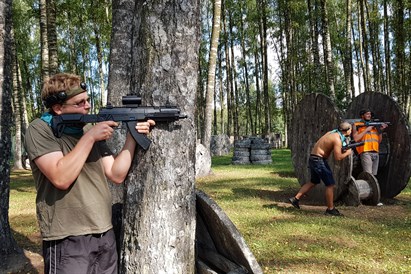 Lāzertaga izaicinājums "PIF PAF" aktīvās atpūtas parkā