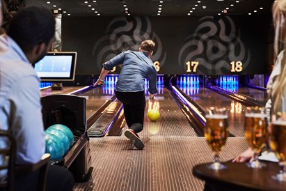 Šaflbords un boulinga spēle “O'Learys”