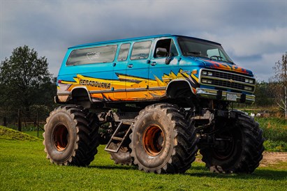“Monster Truck” pret “Monster Bus” – izmēģini abus!