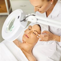 Padziļinātā sejas ādas diagnostika pie kosmetologa