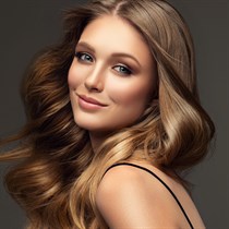 Laiks pārmaiņām – Matu krāsošana un griešana salonā “Bize”  