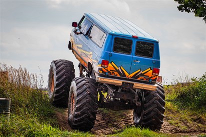 “Monster Truck” pret “Monster Bus” – izmēģini abus!