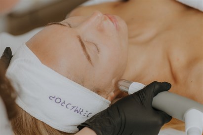 Atjaunojoša sejas procedūra “Dermadrop TDA” salonā “LUMIDERMA”