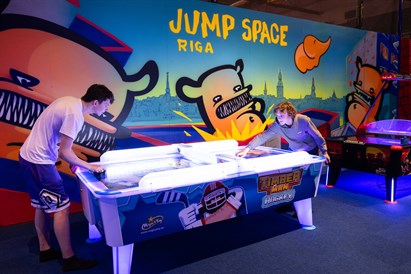 Pilnas dienas izklaide “Jump Space” batutu parkā