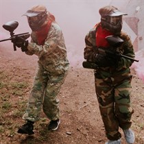 Gūstiet adrenalīnu “GUNSnLASERS”