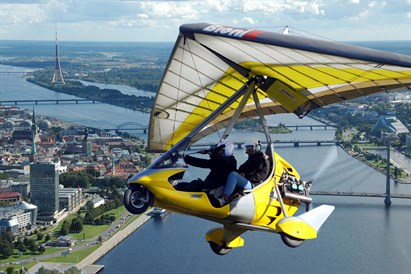 Neaizmirstams lidojums Rīgas debesīs ar deltaplānu "TANARG"