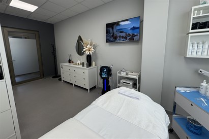 Nano mezoterapija un individuāls ķīmiskais pīlings sejas ādas atjaunošanai