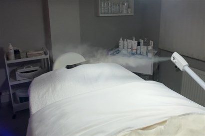 DMK enzīmu sejas ādas tīrīšana – maiga un dziļa pieeja bez mehāniskas iedarbības