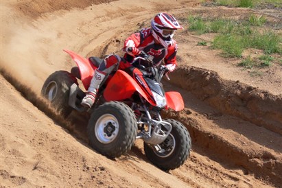 Apmācības braukšanā ar krosa motociklu vai kvadraciklu