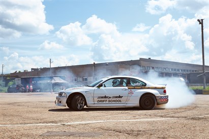 Kļūsti par drifteri ar “SIDE to SIDE Drift Team”