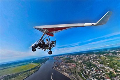 VASARAS PIEDĀVĀJUMS | Piedzīvojums Rīgas debesīs: lidojums ar deltaplānu instruktora vadībā
