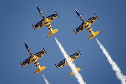 Lidojums ar reaktīvo lidmašīnu un vadības pārņemšana