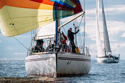 Burvīga diena uz jahtas 18 personām – atpūtai vai dzīves svinēšanai