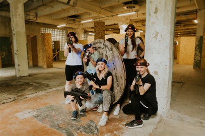 Aizraujoša lāzertaga spēle no „GUNS n LASERS”