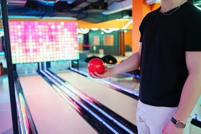 Vienīgais Baltijā – Mini boulings ar mazo bumbu “Catch Pixel” izklaides parkā