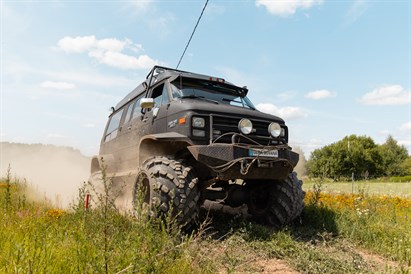 Traucies Lietuvas bezceļos ar “Monster Van” gigantu pats!