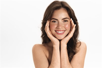 Apvienotā skaistuma procedūra ar ārstniecisko pilno ķermeņa masāžu un RF sejas liftingu