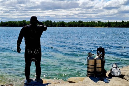 Satiecies ar saviem kolēģiem zem ūdens