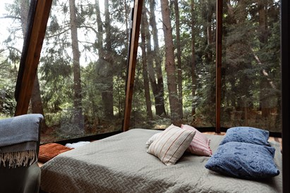 Nakts stikla mājiņā „Tipi”