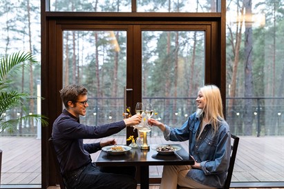 Nakšņošana un vakariņas ar desertu viesnīcā "Belvilis"