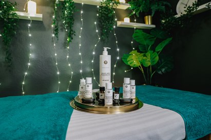 VASARAS PIEDĀVĀJUMS | Dziļo audu masāža saspringuma mazināšanai salonā “Old Riga SPA”