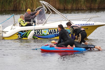 Brauciens ar piepūšamo pūsli Jūrmalā