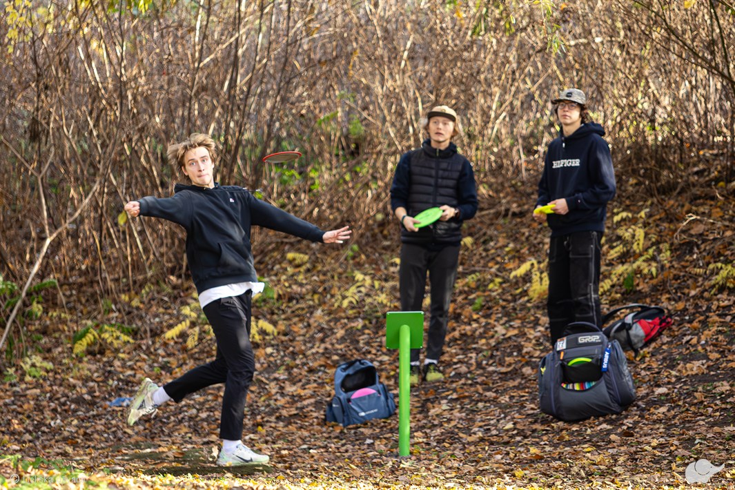 Disku golfs ģimenei – brīvdabas atpūta Mežaparkā vai Zaķusalā
