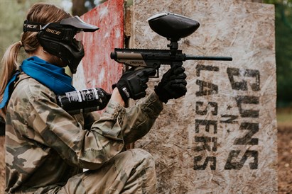 Aizraujoša soft peintbola spēle no “GUNSnLASERS”