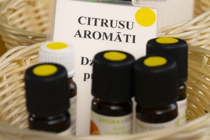 Dabīgu smaržu izgatavošanas darbnīcas korporatīvajā pasākumā 