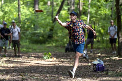 Disku golfs ar draugiem – jautra aktīvā atpūta dabā