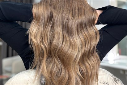 Matu krāsošana Balayage tehnikā salonā Bize